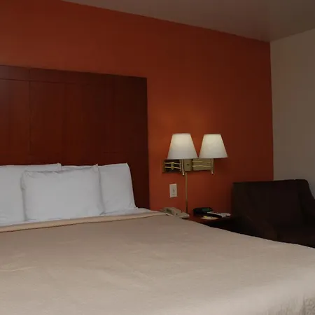 Days Inn By Wyndham Dyersburg-3